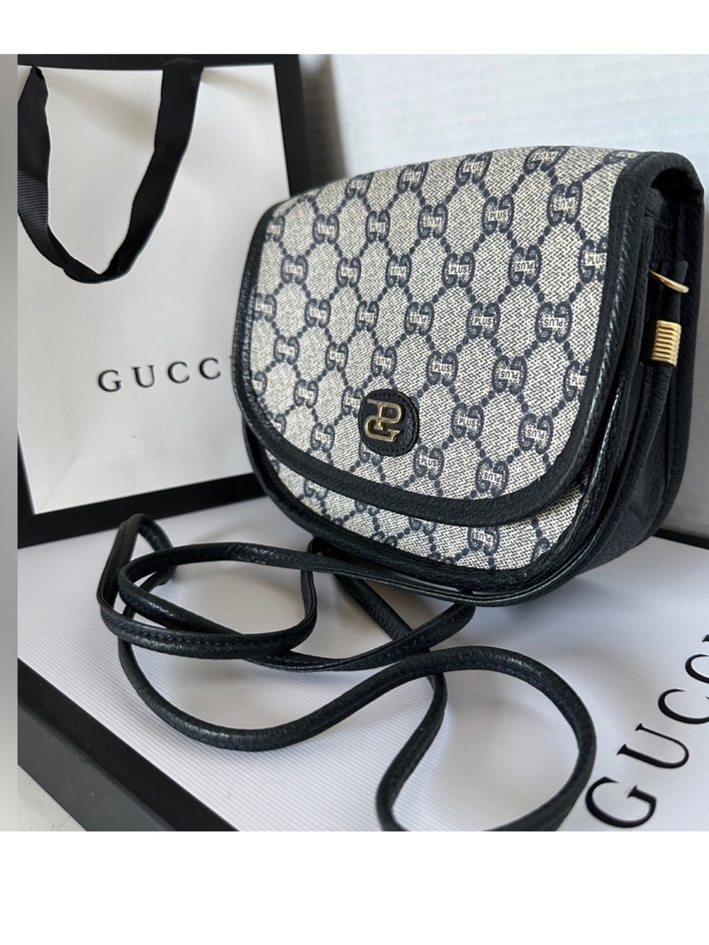 🛑✋Price Drop ✋🛑Authentic Gucci Plus Crossbody/Shoulder Bag.